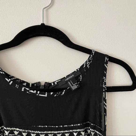 High-low beach dress with tribal print - Picture 6 of 8